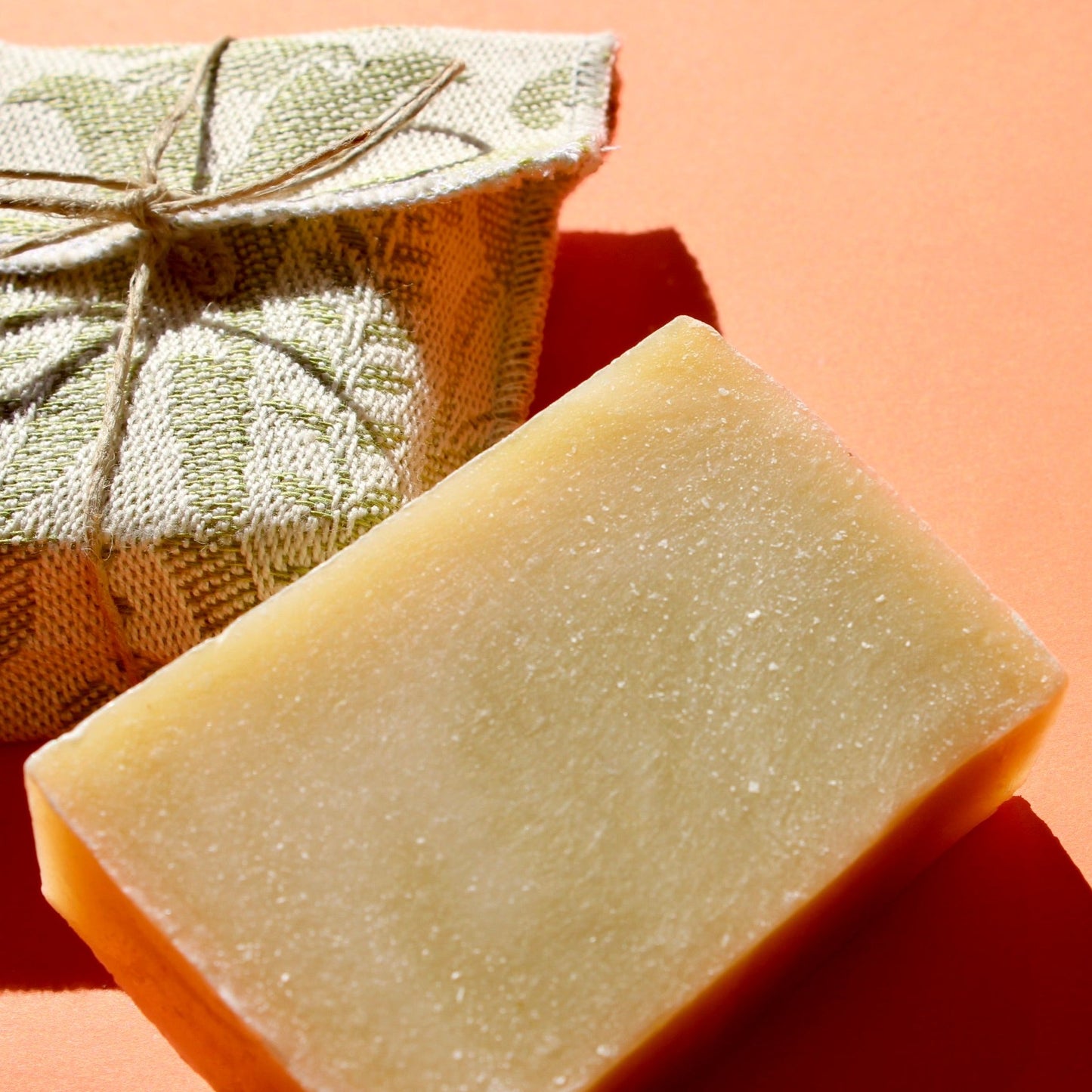 Jabón artesano de aceite de árbol del té